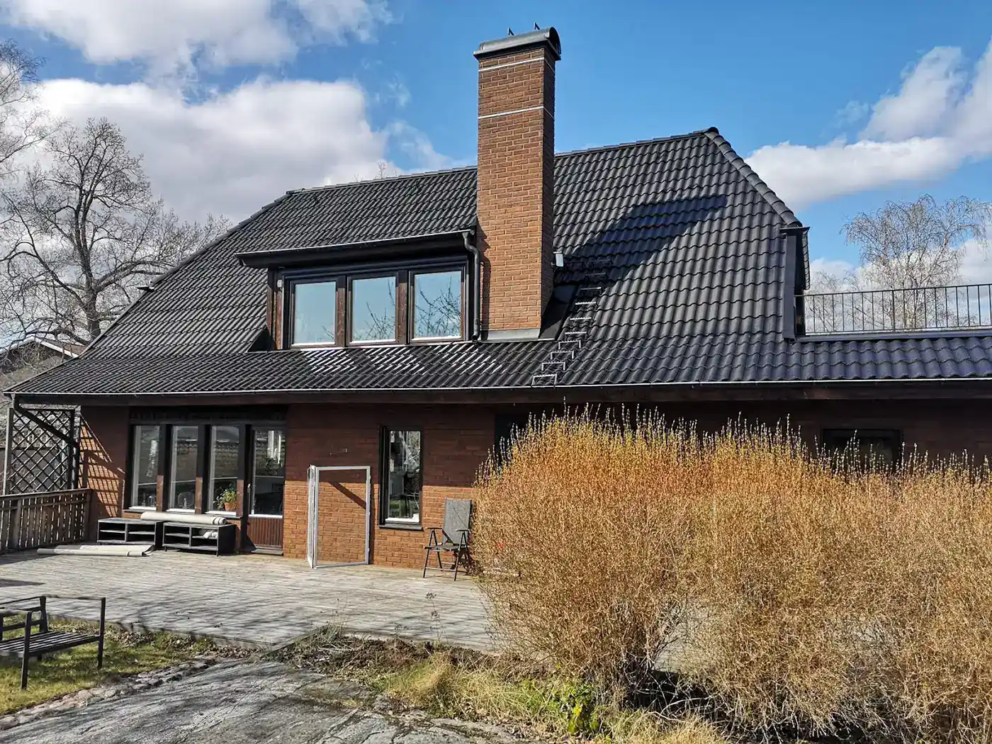 Rengöra betongpannor – tips för ett hållbart och snyggt tak